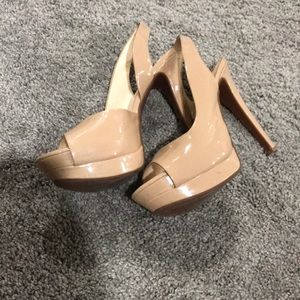 Nude Pumps